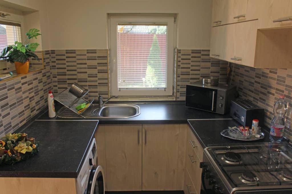Green Garden Apartment Ingyenes Zart Parkoloval Szeged Eksteriør bilde